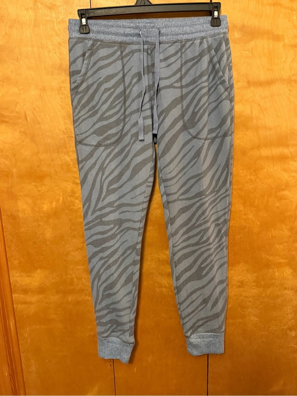 Live Love Lounge Blue Zebra Lounge/Pajama Set size small
